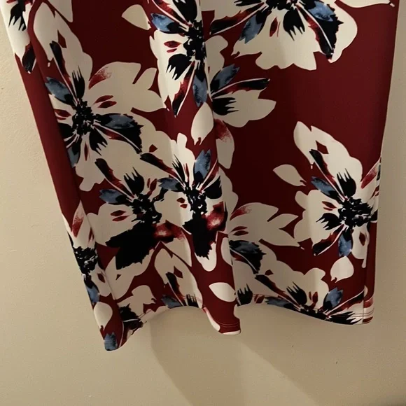 Beautiful great condition like new simply styled dress size small - Picture 6 of 7